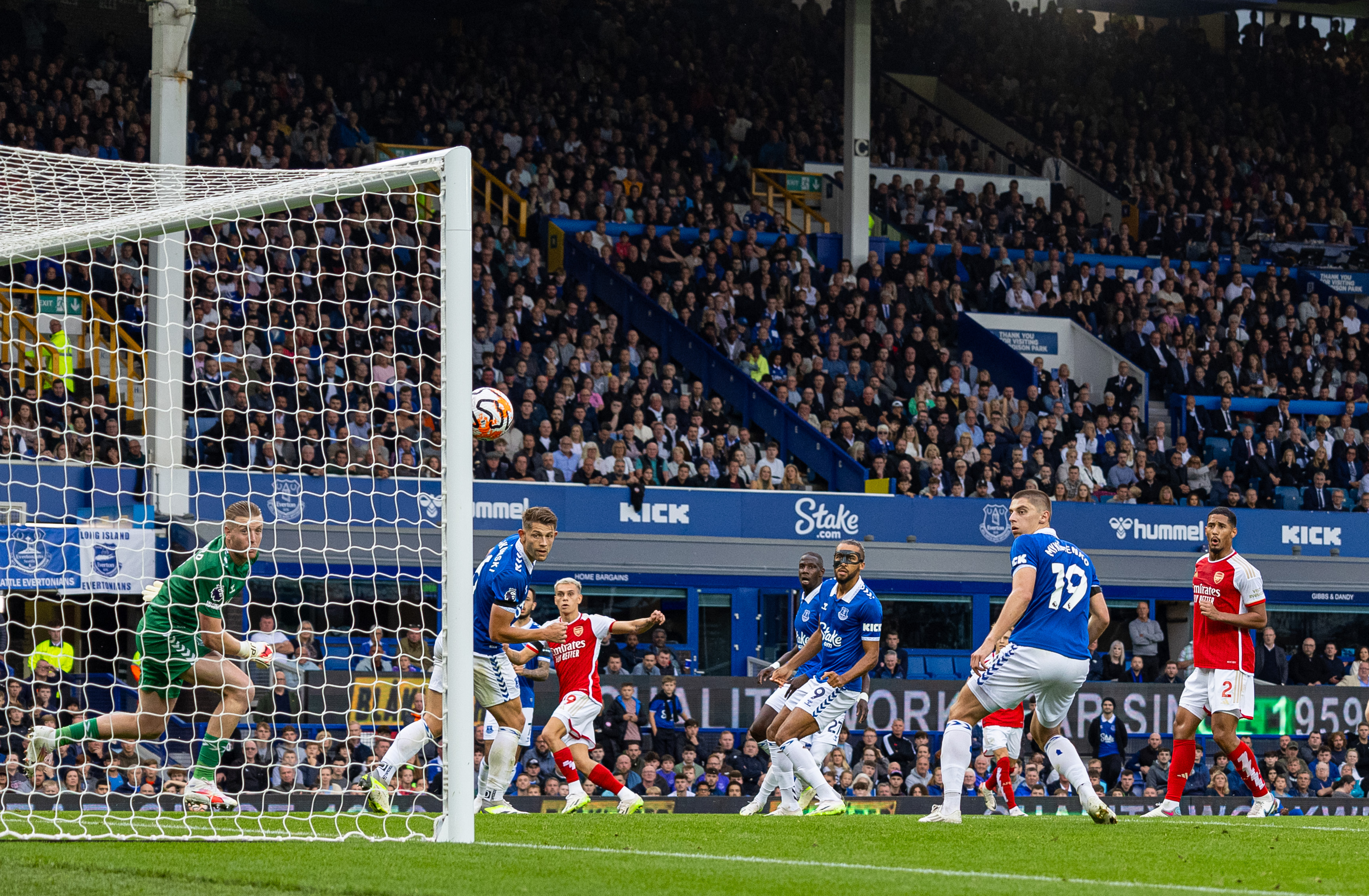 大谷翔平在 2024 年 50-50 纪录达成瞬间，道奇队的官方股价（母公司相关）出现小幅上涨